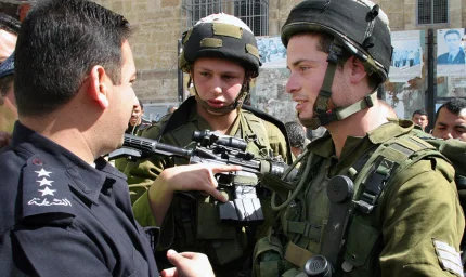 نزع سلاح الأجهزة الأمنية الفلسطينية: تحليل للخلفيات والتوقعات
