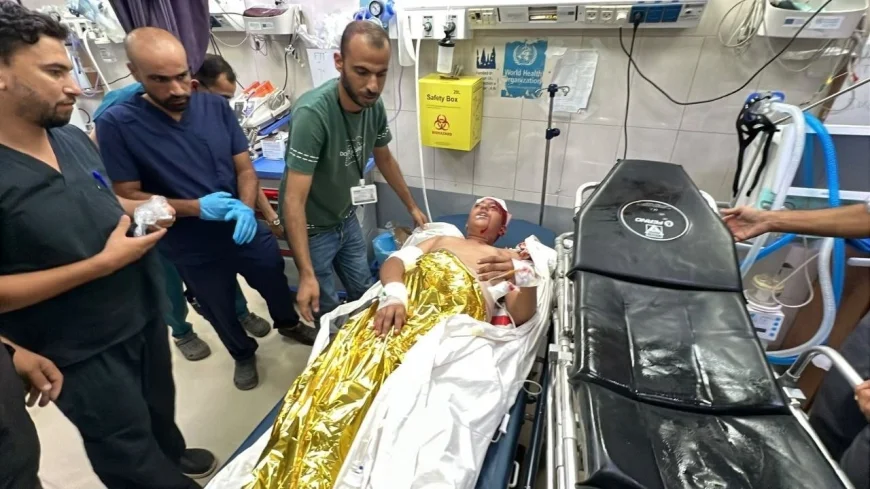 خيام النازحين في المواصي بين القصف والنزوح