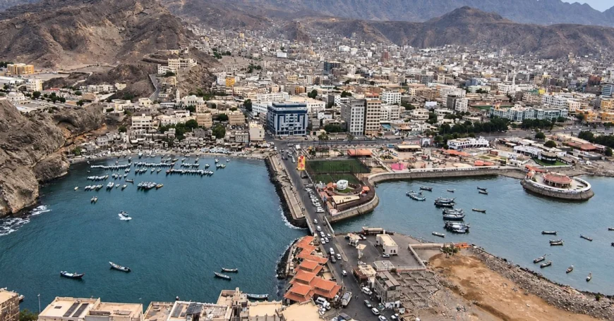الحرب على الحوثيين تتصاعد مع تقدمهم نحو باب المندب